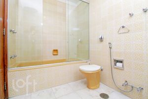 Image 19 - 373384