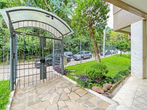 Image 31 - 373384