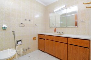 Image 18 - 373384