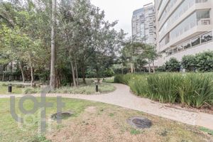 Image 24 - 374077
