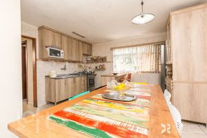 Image 10 - 374527