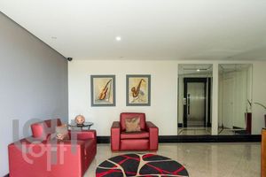 Image 19 - 375249
