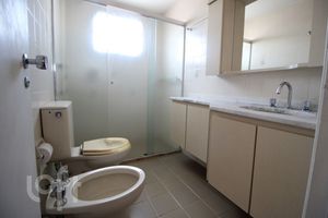 Image 19 - 376725