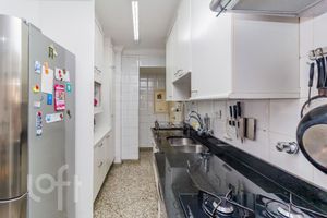 Image 19 - 377034