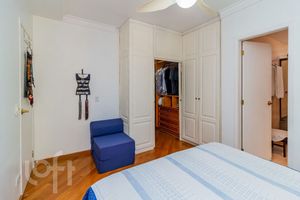 Image 30 - 377034