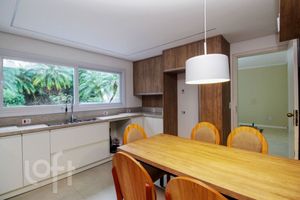Image 19 - 377652
