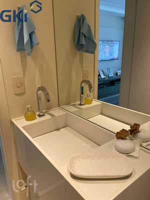 Image 19 - 378059