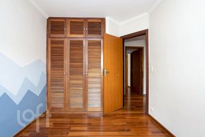 Image 11 - 378595