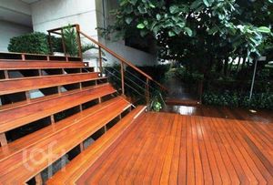 Image 17 - 378677