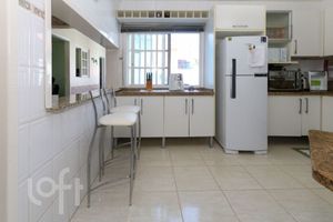 Image 13 - 378934