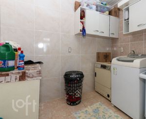 Image 7 - 378934