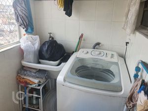 Image 9 - 379004