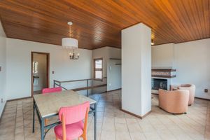 Image 4 - 379312