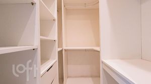 Image 19 - 379420
