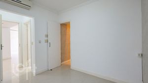 Image 21 - 379420