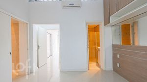 Image 15 - 379420