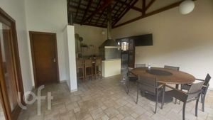 Image 19 - 379583