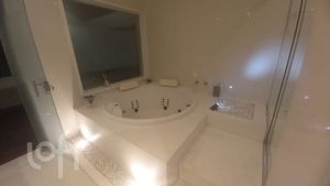 Image 8 - 379583