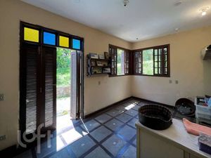 Image 19 - 379879