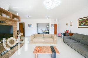 Image 21 - 381619