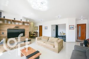 Image 19 - 381619
