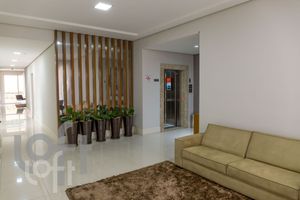 Image 19 - 381709
