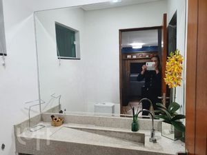 Image 8 - 381850