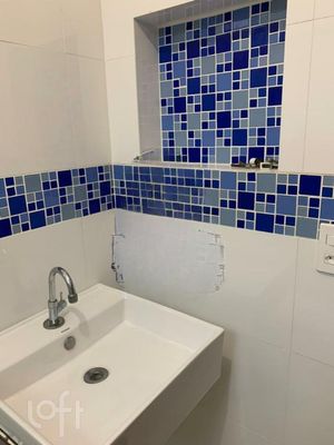 Image 18 - 384825
