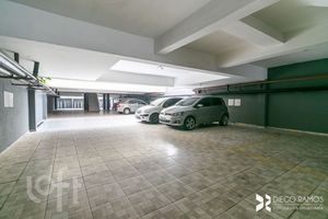Image 17 - 385250