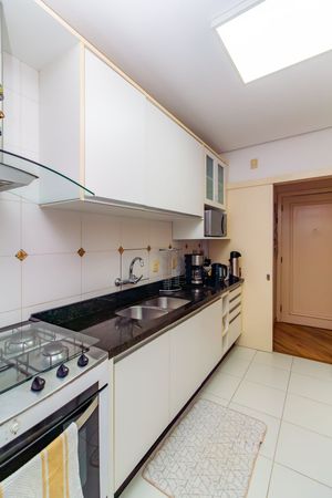 Image 30 - 387310