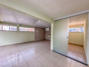 Image 4 - 392025