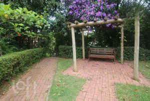 Image 39 - 392389