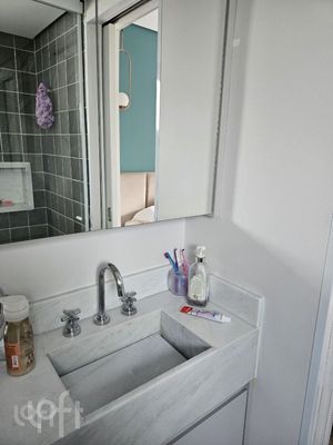 Image 19 - 393159