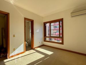 Image 11 - 394671
