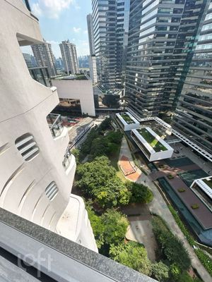 Image 5 - 394682