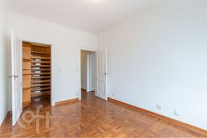 Image 19 - 394812