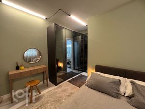 Image 19 - 394845