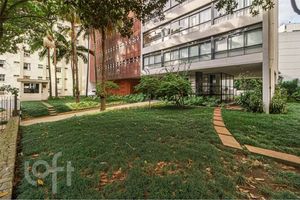 Image 11 - 394981