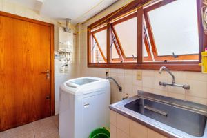 Image 38 - 395558