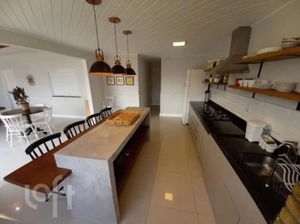 Image 13 - 398502