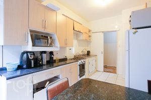Image 8 - 402246