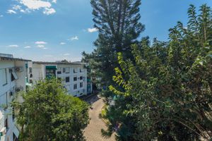 Image 8 - 404358