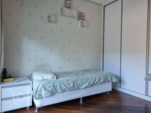 Image 19 - 404560