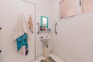 Image 17 - 404799