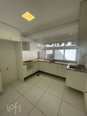 Image 7 - 405112