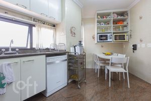 Image 17 - 407993