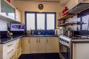 Image 31 - 414400