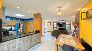Image 10 - 428100