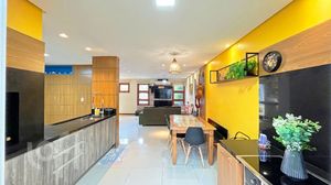 Image 11 - 428100