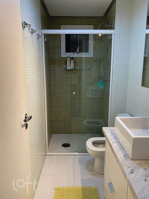Image 12 - 428235